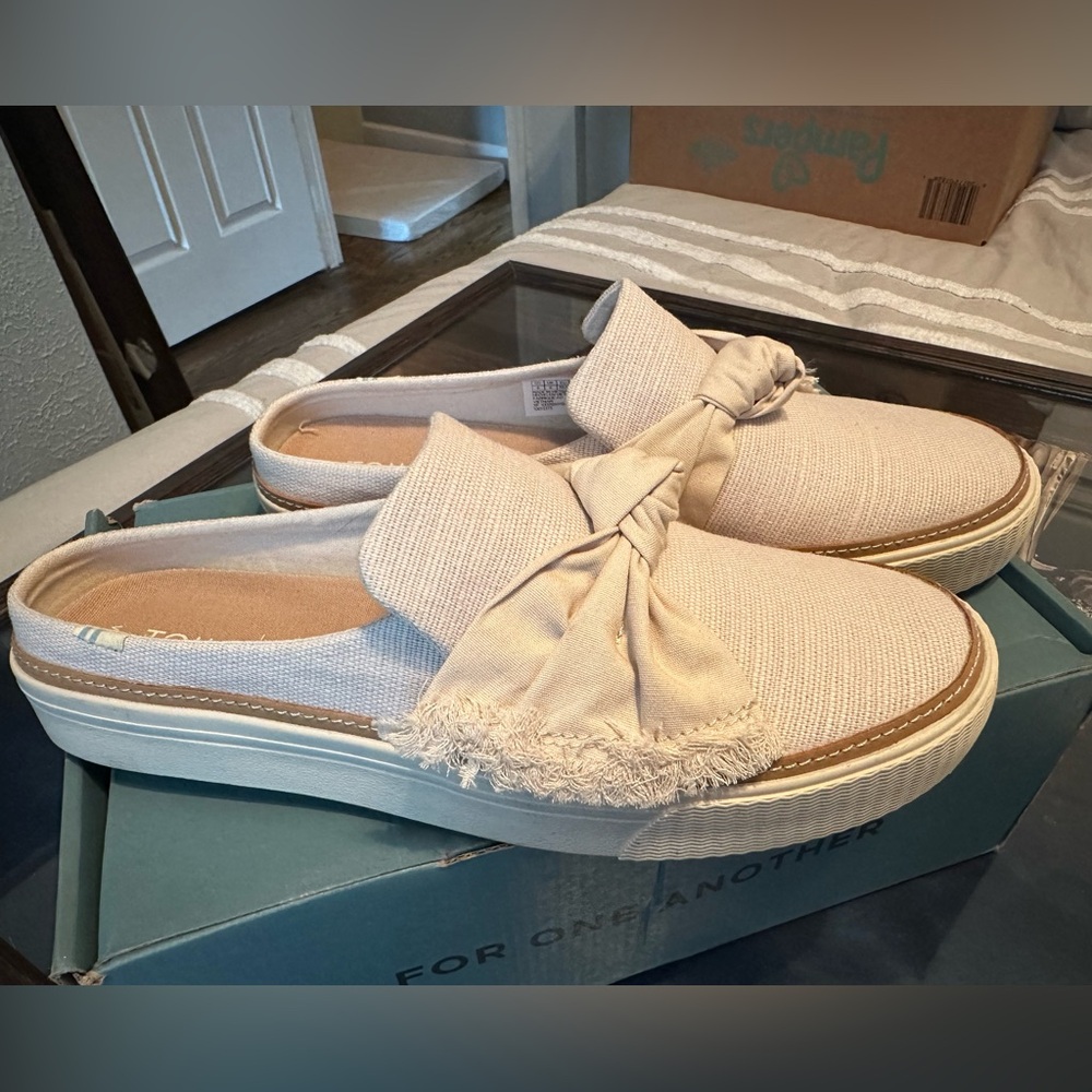 Toms slip ons